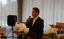 大会優勝の吉原社長のスピーチ