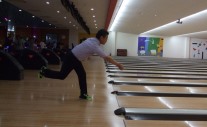 ボーリング大会、始球式